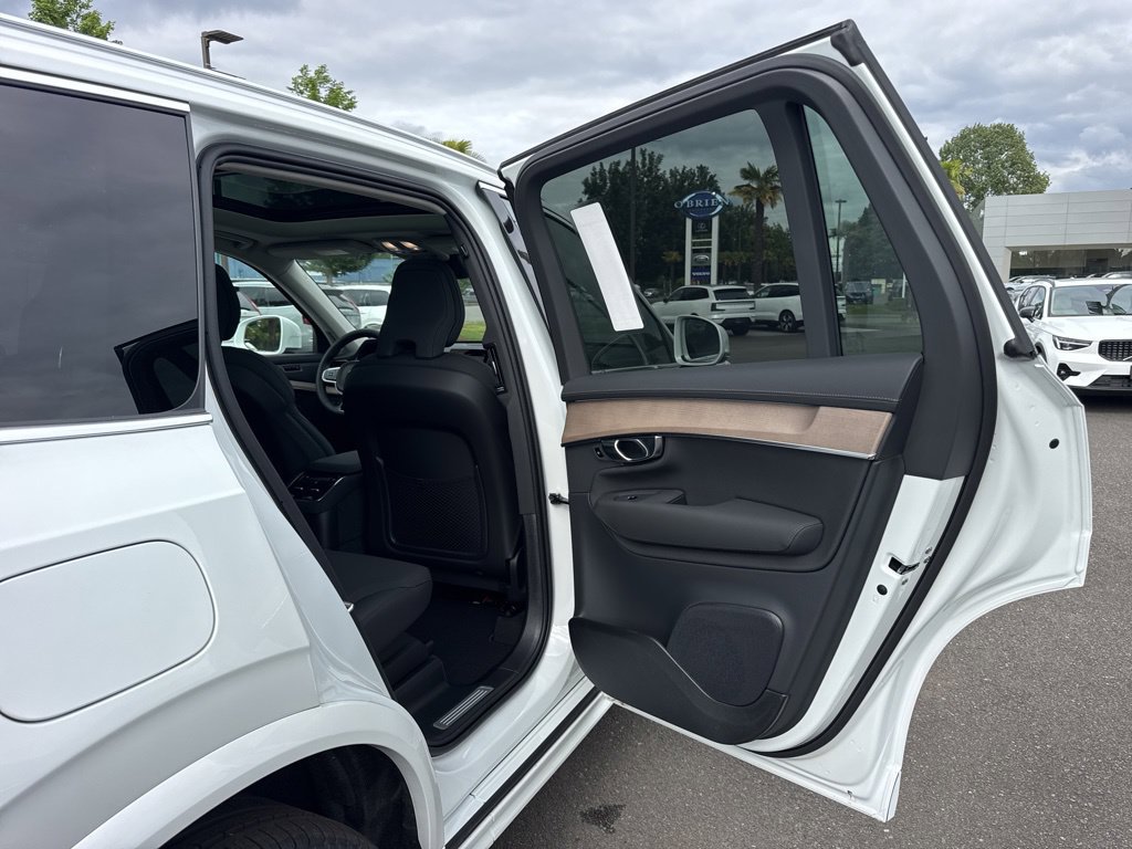 New 2026 Volvo XC90 T8 Plus w/ Protection Package AWD/4WD image 17