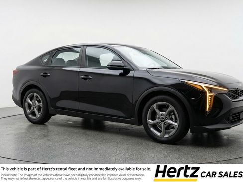 Used 2025 Kia K4 LXS image 1