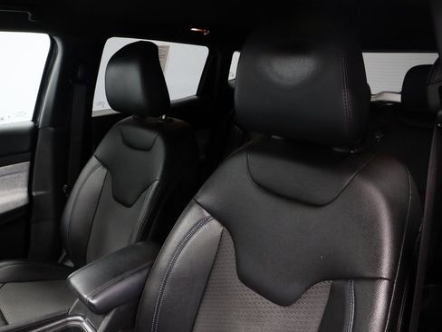 Used 2024 Jeep Compass Latitude image 25