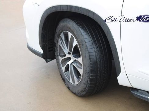 Used 2021 Toyota Highlander XLE image 9