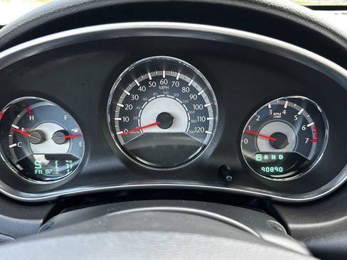 Used 2011 Chrysler 200 Limited FWD image 19
