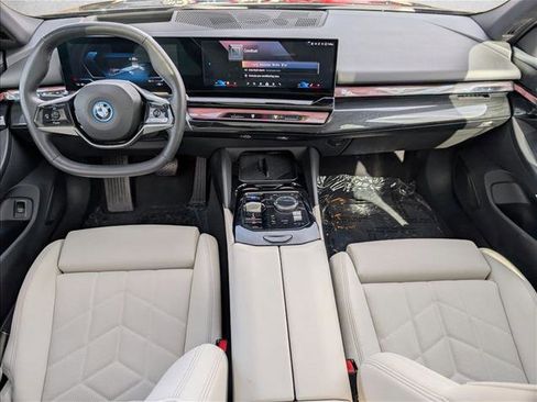 Used 2024 BMW i5 eDrive40i w/ Premium Package image 19