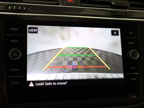 Used 2022 Volkswagen Tiguan SE FWD image 43