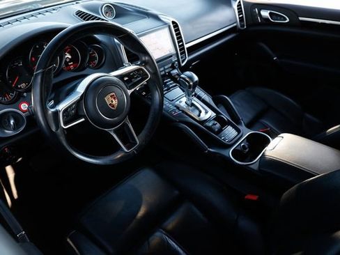 Used 2018 Porsche Cayenne Platinum Edition image 6
