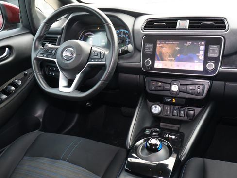 Used 2022 Nissan Leaf SV image 10