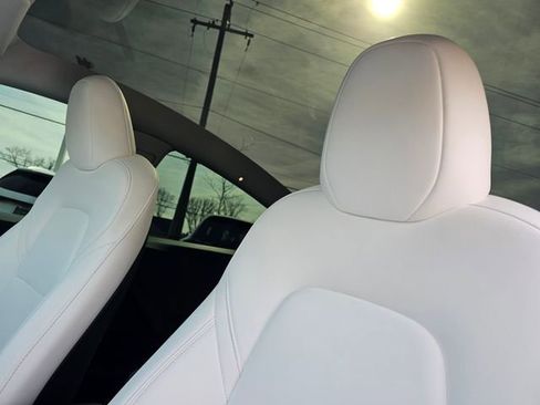 Used 2024 Tesla Model Y Performance image 18