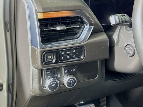 Used 2025 GMC Yukon XL Denali AWD/4WD image 8