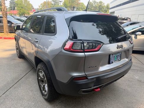 Used 2020 Jeep Cherokee Trailhawk AWD/4WD image 6