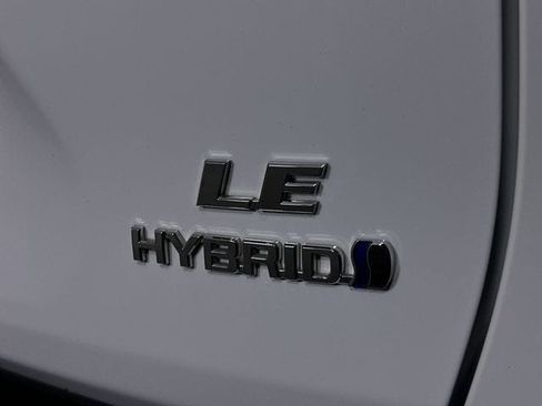 Used 2022 Toyota RAV4 LE AWD/4WD image 33