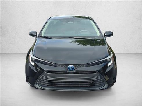 Used 2024 Toyota Corolla LE FWD image 2