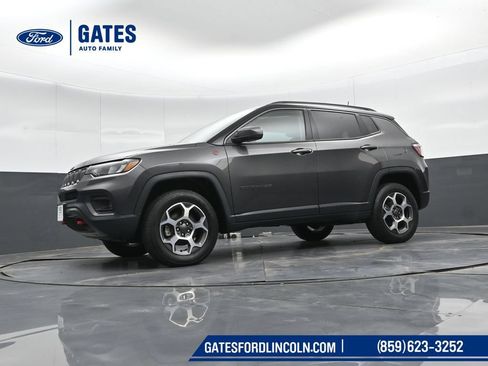 Used 2022 Jeep Compass Trailhawk w/ Trailhawk Convenience Group AWD/4WD image 39