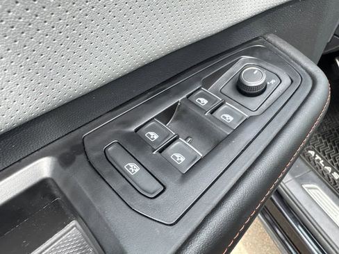 Used 2025 Volkswagen Atlas Peak Edition SE AWD/4WD image 22