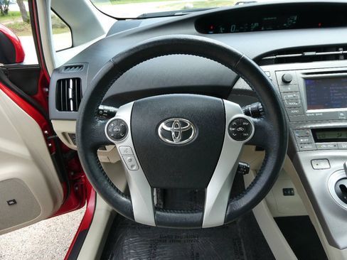 Used 2015 Toyota Prius Four FWD image 11