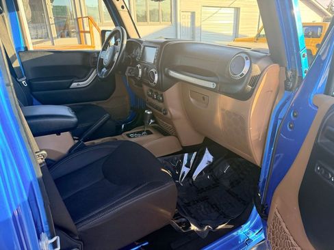 Used 2015 Jeep Wrangler Unlimited Sahara w/ Connectivity Group image 23