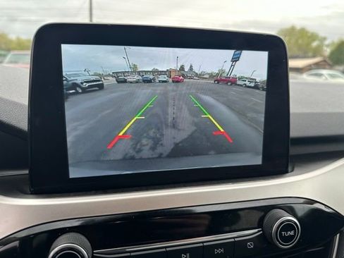 Used 2020 Ford Escape SE image 18