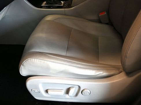 Used 2015 Toyota Highlander XLE image 25