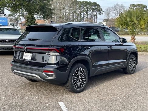 New 2026 Volkswagen Taos SE image 3
