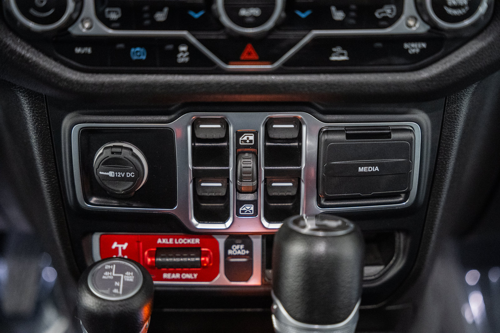 Used 2024 Jeep Wrangler Unlimited AWD/4WD image 30