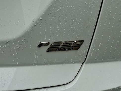 Used 2020 Jaguar E-PACE SE image 32