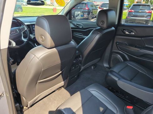 Used 2021 GMC Acadia SLT w/ Technology Package FWD image 16
