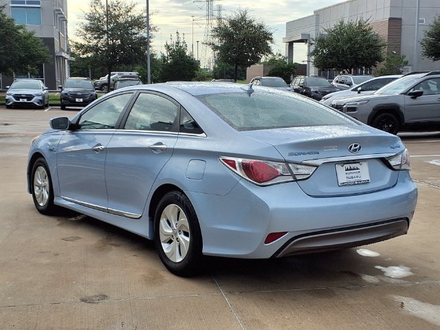 Used 2015 Hyundai Sonata Hybrid FWD image 2