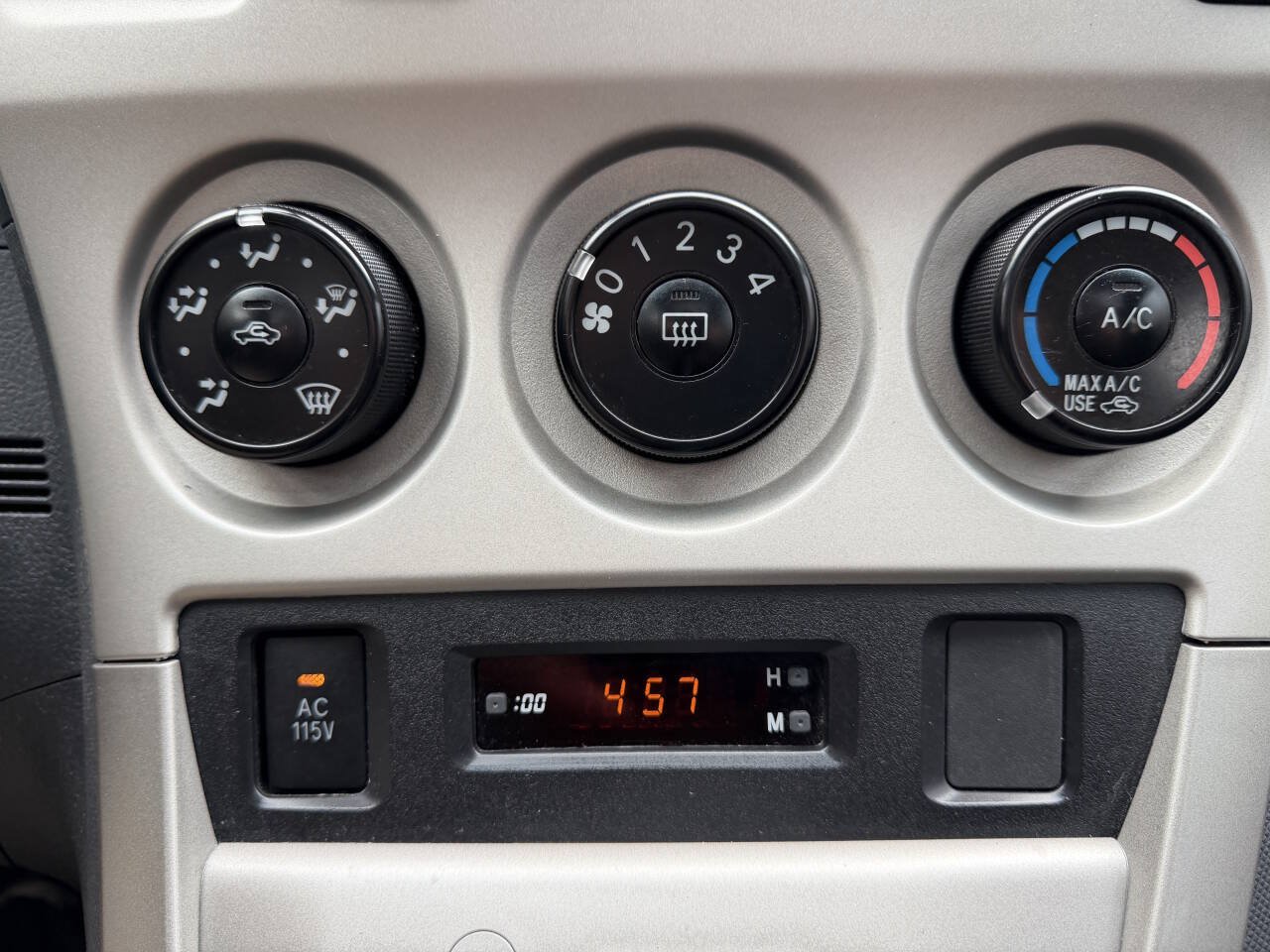 Used 2009 Toyota Matrix S w/ All Weather Guard Pkg FWD image 16