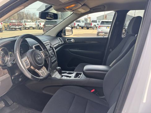 Used 2013 Jeep Grand Cherokee Laredo w/ Laredo E Group image 10