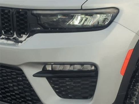 New 2025 Jeep Grand Cherokee Limited image 11