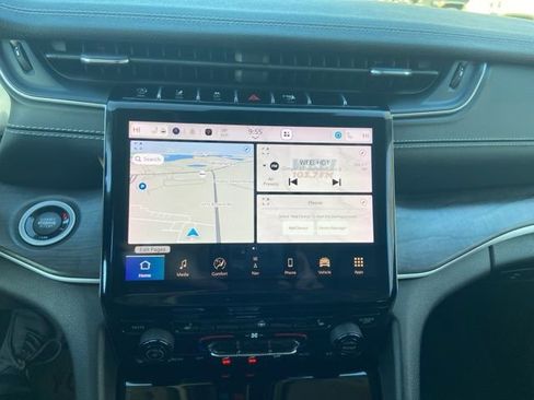 Used 2022 Jeep Grand Cherokee Limited image 21