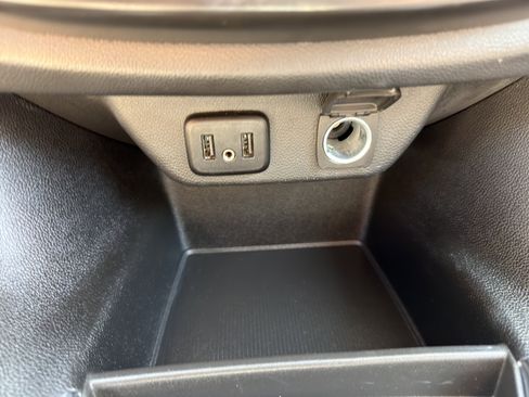 Used 2021 Chevrolet Traverse LS FWD image 34