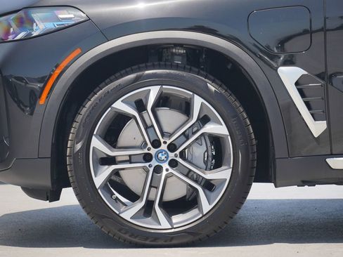 Used 2025 BMW X5 xDrive50e w/ Premium Package AWD/4WD image 5