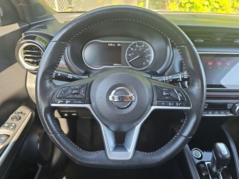 Used 2019 Nissan Kicks SR w/ SR Premium Package FWD image 18