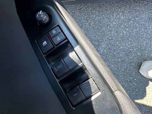 Used 2025 Toyota Camry SE FWD image 30