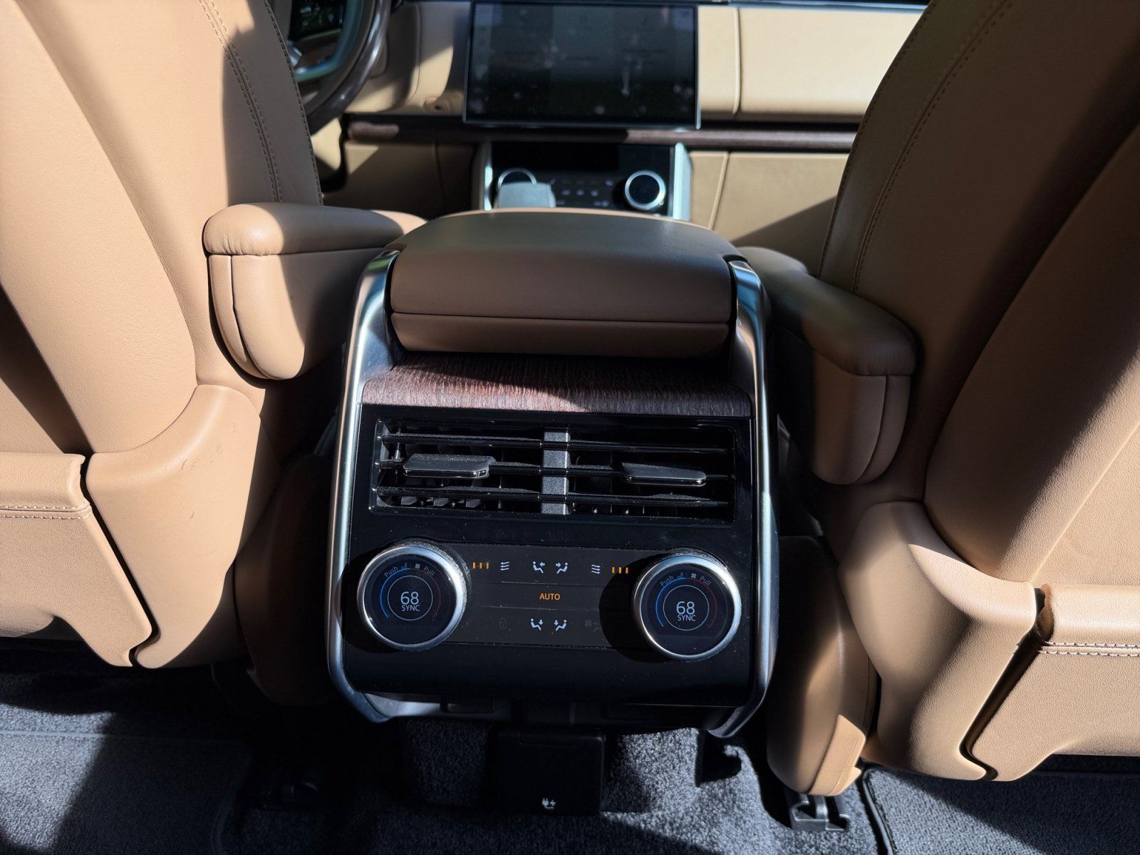 Used 2023 Land Rover Range Rover SE AWD/4WD image 18