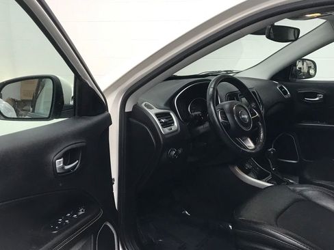 Used 2018 Jeep Compass Latitude w/ Cold Weather Group image 11