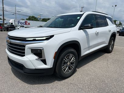 Used 2025 Chevrolet Traverse LT