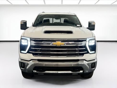 Used 2024 Chevrolet Silverado 3500 LTZ AWD/4WD image 2