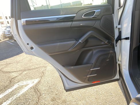 Used 2017 Porsche Cayenne Platinum Edition w/ Premium Package (PJV) image 19