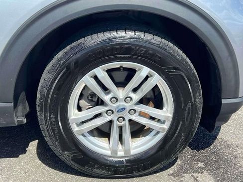 Used 2022 Ford Explorer XLT w/ Equipment Group 202A AWD/4WD image 14