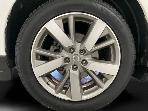 Used 2015 Nissan Pathfinder Platinum w/ Family Entertainment Package AWD/4WD image 24