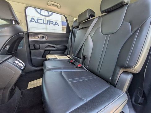Used 2024 Kia Sorento S FWD image 15