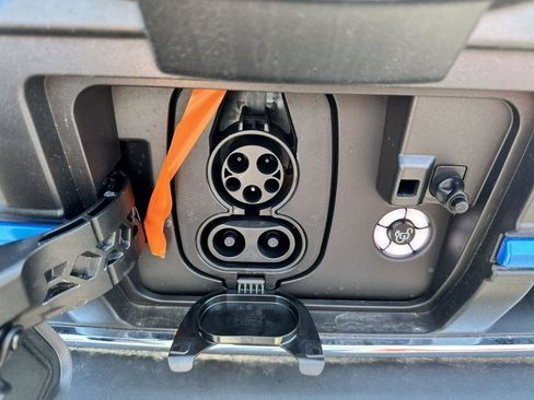 Used 2023 Ford E-Transit Medium Roof image 22