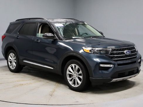 Certified 2022 Ford Explorer XLT w/ Equipment Group 202A image 1