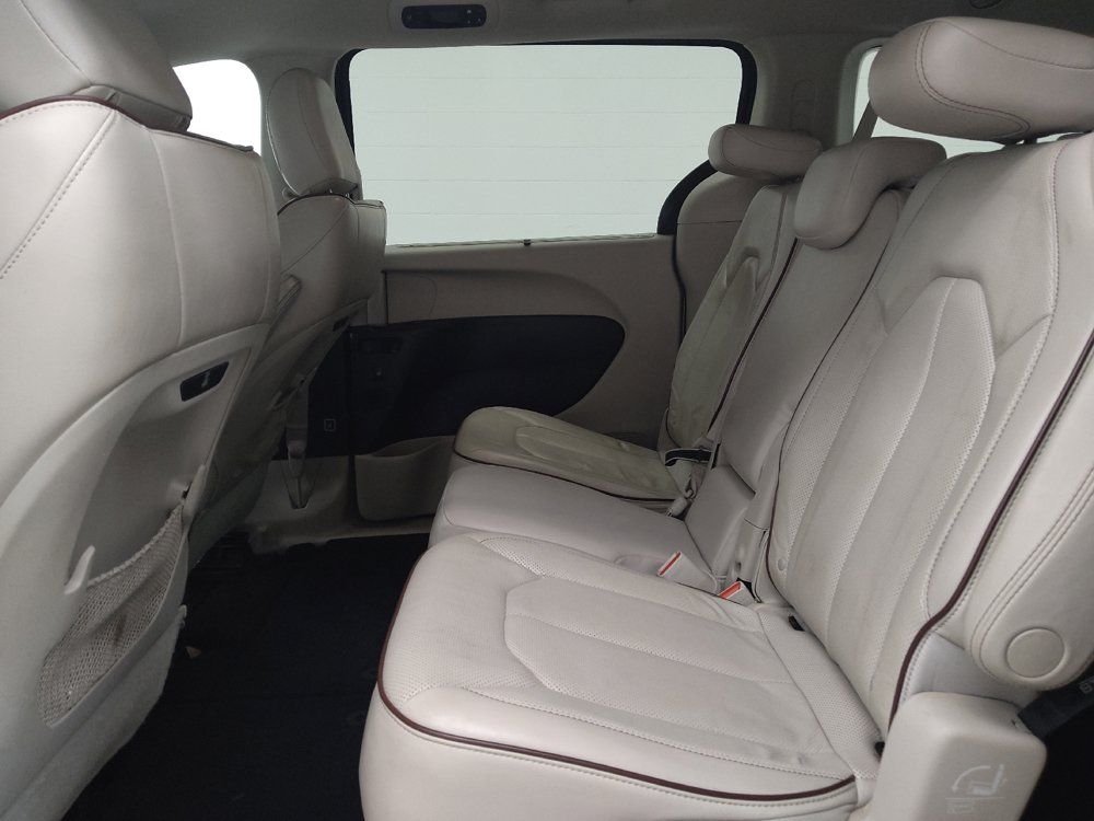 Used 2019 Chrysler Pacifica Limited w/ Advanced Safetytec Group FWD image 18