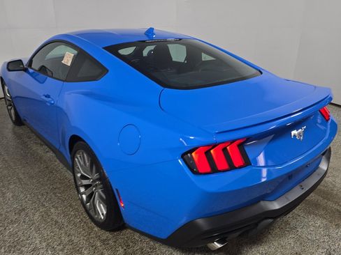 Used 2025 Ford Mustang Premium image 7