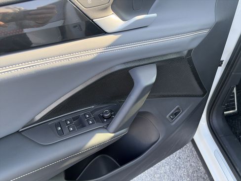 New 2026 Volkswagen Tiguan SEL R-Line image 9