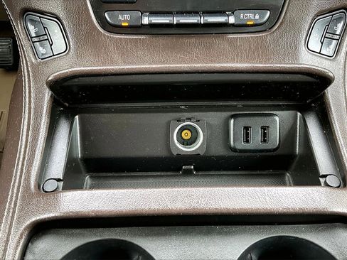 Used 2016 Chevrolet Suburban LTZ image 33