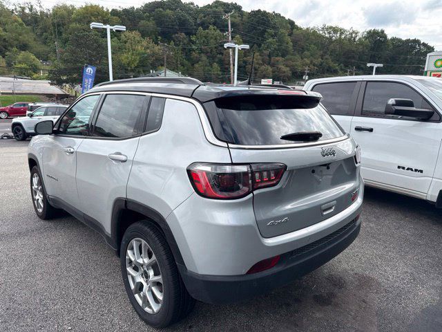 Used 2025 Jeep Compass Limited AWD/4WD image 4