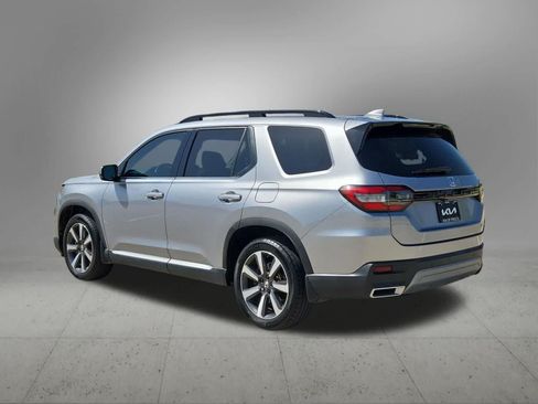 Used 2023 Honda Pilot Touring image 4