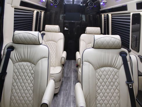 Used 2023 Mercedes-Benz Sprinter 3500 image 22